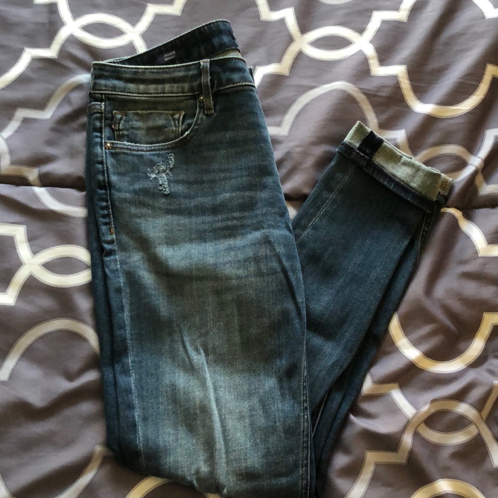 Ripped skinny jeans